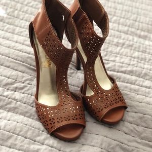 Madeline girl heels